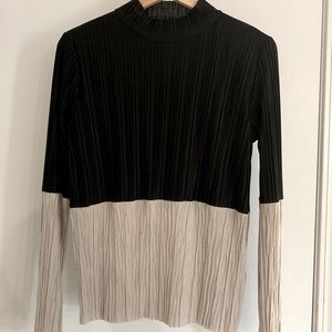 Gorgeous black and cream top